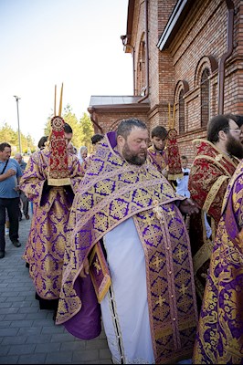 Митрополит Игнатий совершил великое освящение храма святых первоверховных апостолов Петра и Павла с. Куликовка Вольского района и Божественную литургию в новоосвященном храме