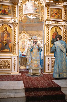 Митрополит Игнатий возглавил соборное архиерейское богослужение в Свято-Троицком кафедральном соборе г. Покровска (Энгельса)