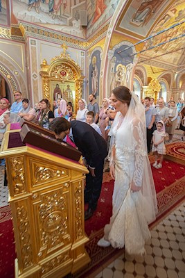 Митрополит Игнатий совершил Божественную литургию в Свято-Троицком кафедральном соборе Саратова