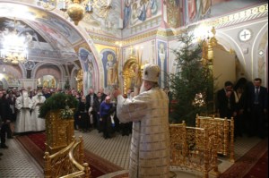Митрополит Лонгин совершил Рождественское ночное богослужение