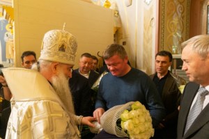 Митрополит Лонгин совершил пасхальное богослужение
