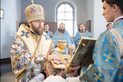 Митрополит Игнатий совершил Божественную литургию в Покровском храме г. Петровска