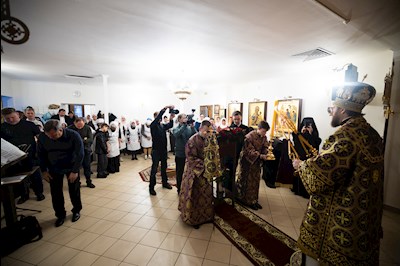 Митрополит Игнатий совершил Великое освящение Крестовоздвиженского подворья Свято-Алексиевского женского монастыря г. Саратова и Божественную литургию в новоосвященном храме