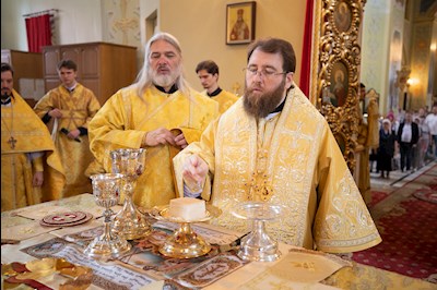 Митрополит Игнатий совершил Божественную литургию в Покровском соборе г. Саратова