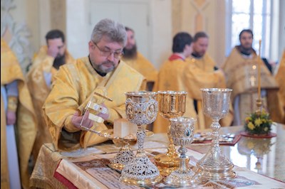 Митрополит Игнатий совершил Божественную литургию в Покровском соборе г. Саратова