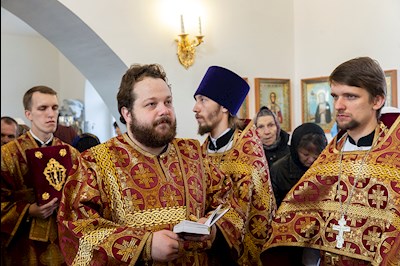 Божественная литургия в храме во имя святых бессребреников и чудотворцев Космы и Дамиана г. Саратова