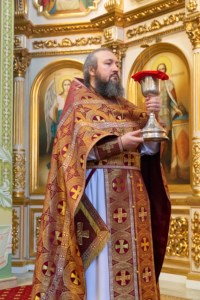 Вечерня в соединении с Литургией Василия Великого и чин умовения ног в храме в честь Покрова Пресвятой Богородицы г. Саратова
