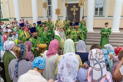 Божественная литургия в соединении с вечерней в Свято-Троицком кафедральном соборе г. Вольска