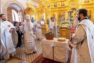 Божественная литургия в Свято-Троицком кафедральном соборе г. Саратова