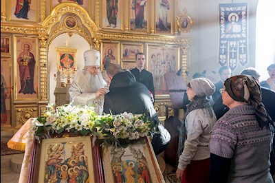 Божественная литургия в храме святых Царственных страстотерпцев г. Саратова