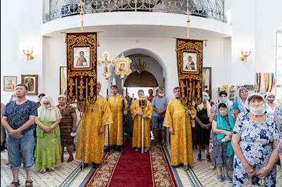 Божественная литургия в храме во имя святых первоверховных апостолов Петра и Павла г. Аткарска