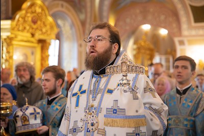Митрополит Игнатий совершил Божественную литургию в Свято-Троицком кафедральном соборе Саратова
