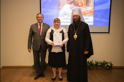Митрополит Игнатий вручил дипломы выпускникам СПДС