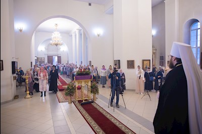 Митрополит Игнатий совершил всенощное бдение с чином выноса Креста в Свято-Троицком кафедральном соборе г. Вольска