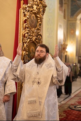 Митрополит Игнатий совершил Великую вечерню в соединении с Литургией святителя Василия Великого и чин Великого освящения воды в Покровском соборе г. Саратова