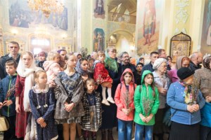 Божественная литургия в храме в честь Покрова Пресвятой Богородицы г. Саратова