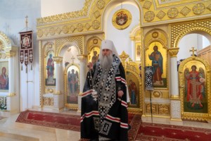 Литургия Преждеосвященных Даров, малое повечерие и утреня Великого Четвертка на Архиерейском подворье — в храме во имя святых равноапостольных Мефодия и Кирилла при СГУ