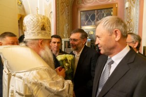 Митрополит Лонгин совершил пасхальное богослужение