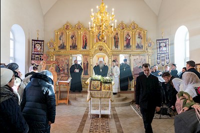 Божественная литургия в храме святых Царственных страстотерпцев г. Саратова