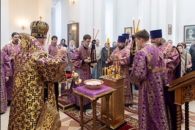 Божественная литургия в храме в честь святого равноапостольного великого князя Владимира г. Саратова