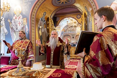 Божественная литургия в Свято-Троицком кафедральном соборе г. Саратова