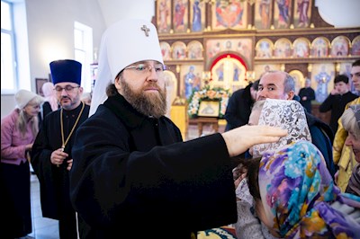 Митрополит Игнатий совершил Божественную литургию в храме во имя святителя Николая Японского г. Саратова