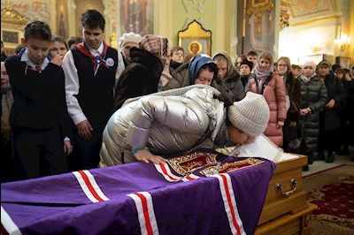 В Покровском соборе прошла торжественная встреча саратовских святителей