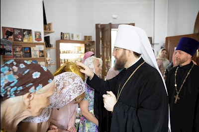 Митрополит Игнатий совершил Божественную литургию в храме в честь иконы Божией Матери «Всех скорбящих Радость» г. Саратова