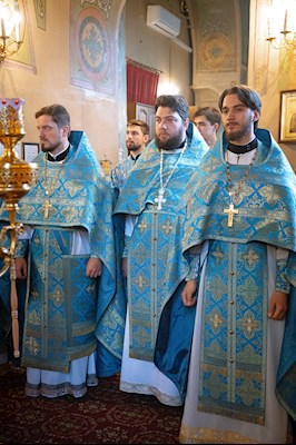 Митрополит Игнатий возглавил соборное архиерейское богослужение в Свято-Троицком кафедральном соборе г. Покровска (Энгельса)