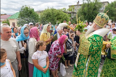 Божественная литургия в соединении с вечерней в Свято-Троицком кафедральном соборе г. Вольска