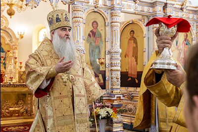 Божественная литургия в храме во имя святых первоверховных апостолов Петра и Павла г. Аткарска