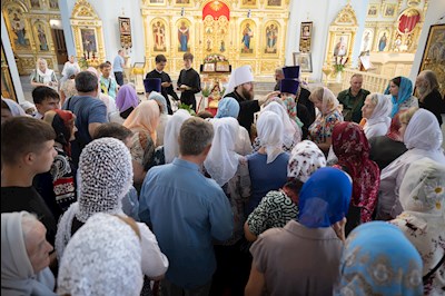 Митрополит Игнатий совершил Божественную литургию в храме Покрова Пресвятой Богородицы г. Петровска
