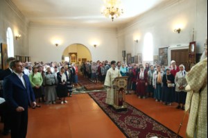 Божественная литургия в храме в честь Покрова Пресвятой Богородицы р.п. Новые Бурасы