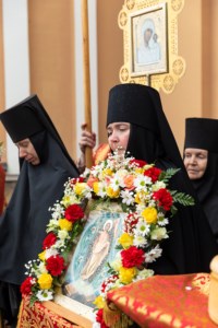 Божественная литургия в Свято-Алексиевском женском монастыре г. Саратова