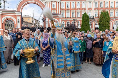 Божественная литургия в Свято-Троицком кафедральном соборе г. Саратова