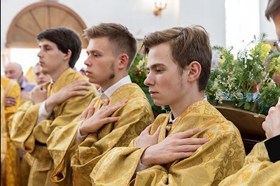 Божественная литургия в храме во имя святых первоверховных апостолов Петра и Павла г. Аткарска