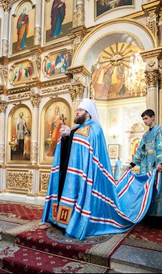 Митрополит Саратовский и Вольский Игнатий совершил вечерню в соединении с Литургией Иоанна Златоуста в Покровском соборе г. Саратова