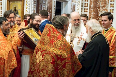 Митрополит Игнатий принял участие в Божественной литургии в Храме Христа Спасителя