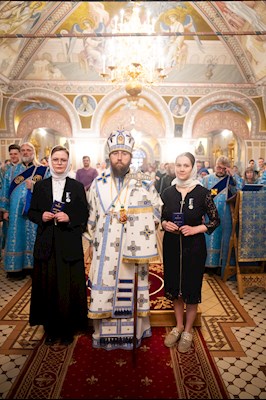 Митрополит Игнатий совершил вечернее богослужение с чтением акафиста Пресвятой Богородице в Свято-Троицком кафедральном соборе г. Саратова