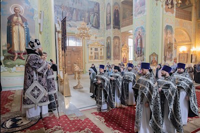 Митрополит Игнатий совершил Литургию Преждеосвященных Даров в Покровском соборе г. Саратова