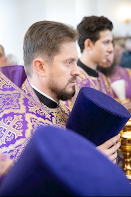Митрополит Игнатий совершил Божественную литургию в храме Новомучеников и исповедников Саратовских г. Саратова