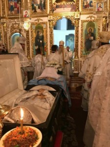 Митрополит Лонгин совершил заупокойную Литургию по почившему Митрополиту Нежинскому и Прилукскому Иринею