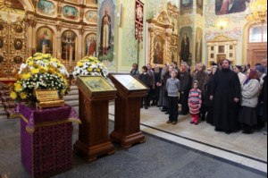 В Саратовскую митрополию принесены ковчег с мощами святителя Феофана Затворника и икона Божией Матери «Казанская Вышенская»