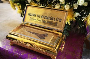 В Саратовскую митрополию принесены ковчег с мощами святителя Феофана Затворника и икона Божией Матери «Казанская Вышенская»