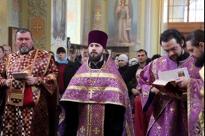 В Саратовскую митрополию принесены ковчег с мощами святителя Феофана Затворника и икона Божией Матери «Казанская Вышенская»