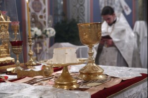 Митрополит Лонгин совершил Рождественское ночное богослужение