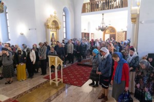 Литургия Преждеосвященных Даров, малое повечерие и утреня Великого Четвертка на Архиерейском подворье — в храме во имя святых равноапостольных Мефодия и Кирилла при СГУ