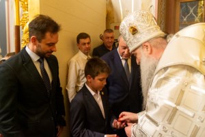 Митрополит Лонгин совершил пасхальное богослужение