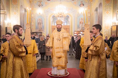 Митрополит Игнатий совершил Божественную литургию и молебен на новый год в Покровском соборе г. Саратова