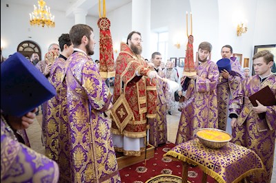 Митрополит Игнатий совершил Божественную литургию в храме Новомучеников и исповедников Саратовских г. Саратова